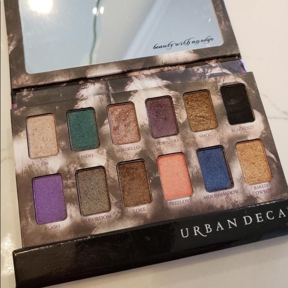 Urban Decay Shadow Box eyeshadow palette